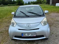 Gebraucht Toyota iQ 68 PS (50 kW) 2009 Silber Kleinwagen