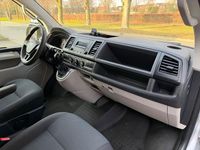 Gebraucht VW Transporter 150 PS (110 kW) 2018 Silber Van