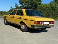 Gebraucht Mercedes 230 108 PS (79 kW) 1977 Gelb Limousine