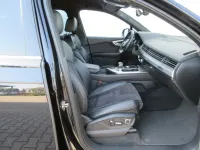 Gebraucht Audi SQ7 435 PS (319 kW) 2017 Orcaschwarz metallic (metallic) SUV