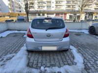 Gebraucht Hyundai i20 75 PS (55 kW) 2010 Silber Kleinwagen