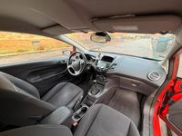 Gebraucht Ford Fiesta 95 PS (69 kW) 2012 Rot Kleinwagen