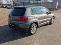 Gebraucht VW Tiguan Trendline 160 PS (117 kW) 2015 Grau SUV