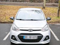 Gebraucht Hyundai i10 67 PS (49 kW) 2015 Silber Kleinwagen