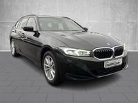 Gebraucht BMW 330e Sport Line 292 PS (214 kW) 2023 Schwarz Kombi