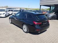 Gebraucht BMW 320 Advantage 190 PS (139 kW) 2021 Black sapphire metallic Kombi