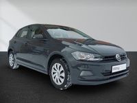 Gebraucht VW Polo Trendline 65 PS (47 kW) 2018 Urano gray Kleinwagen