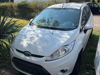 Gebraucht Ford Fiesta Ambiente 82 PS (60 kW) 2011 Weiß Kleinwagen