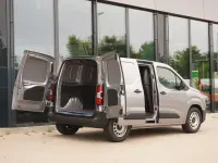 Neu Fiat e-Doblò 100 kW (136 PS) 2026 Maestro grau Van / Kleinbus