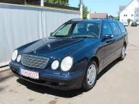 Gebraucht Mercedes E220 Classic 143 PS (105 kW) 2000 Blau Limousine