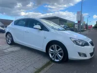 Gebraucht Opel Astra Sport 140 PS (102 kW) 2010 Weiß Limousine