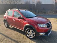 Gebraucht Dacia Sandero 90 PS (66 kW) 2015 Rot Limousine