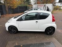 Gebraucht Peugeot 107 68 PS (50 kW) 2010 Weiß Kleinwagen