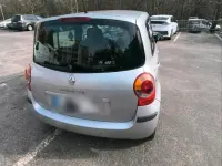 Usado Renault Modus 75 CV (55 kW) 2006 Plateado Monovolumen