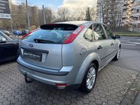 Gebraucht Ford Focus Trend 101 PS (74 kW) 2005 Silber Limousine