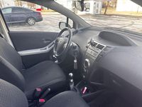 Gebraucht Toyota Yaris 69 PS (50 kW) 2011 Silber Kleinwagen