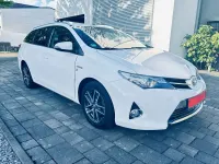 Gebraucht Toyota Auris Hybrid Edition 99 PS (72 kW) 2015 Super white 2 Kombi