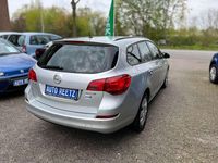 Gebraucht Opel Astra 101 PS (74 kW) 2011 Argon silber/ice silver (m2) Kombi