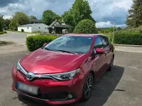 Gebraucht Toyota Auris Hybrid 136 PS (100 kW) 2017 Rot Kombi