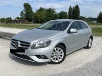 Gebraucht Mercedes A180 122 PS (89 kW) 2013 Silber Kleinwagen