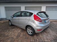 Gebraucht Ford Fiesta Titanium 80 PS (58 kW) 2012 Silber Kleinwagen