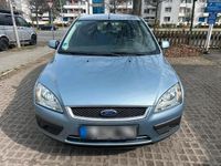 Gebraucht Ford Focus Ghia 101 PS (74 kW) 2005 Blau Limousine