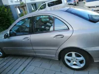 Gebraucht Mercedes C180 145 PS (106 kW) 2003 Gold Limousine