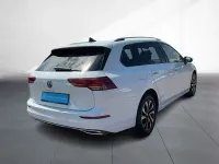 Gebraucht VW Golf VIII Active 131 PS (96 kW) 2023 Pure white Kombi