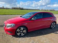 Gebraucht Mercedes A180 122 PS (89 kW) 2015 Rot Limousine