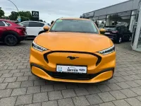Gebraucht Ford Mustang Mach-E Basis 197 kW (269 PS) 2023 Orange SUV