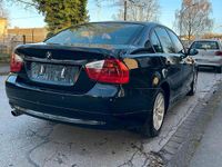 Gebraucht BMW 318 143 PS (105 kW) 2007 Schwarz Limousine