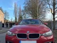 Gebraucht BMW 318 136 PS (100 kW) 2015 Rot Limousine