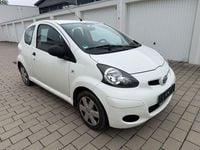 Gebraucht Toyota Aygo Basis 68 PS (50 kW) 2011 Weiß Kleinwagen