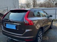 Gebraucht Volvo XC60 Momentum 190 PS (139 kW) 2017 Braun SUV