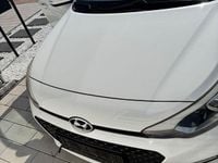 Gebraucht Hyundai i20 Style 101 PS (74 kW) 2015 Weiß Kleinwagen