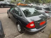 Gebraucht Ford Focus 101 PS (74 kW) 2006 Grau Limousine