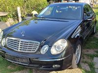 Gebraucht Mercedes E240 177 PS (130 kW) 2002 Schwarzmetallic Limousine