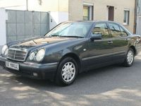 Gebraucht Mercedes E240 Elegance 170 PS (125 kW) 1998 Schwarz metallic Limousine