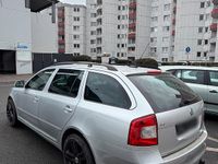 Gebraucht Skoda Octavia 160 PS (117 kW) 2012 Grau Kombi