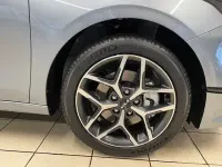 Neu Kia Ceed 140 PS (102 kW) 2025 Silber Kleinwagen