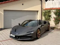 Gebraucht Ferrari SF90 999 PS (734 kW) 2024 Grau Cabrio
