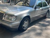 Gebraucht Mercedes E230 132 PS (97 kW) 1991 Silber Limousine