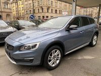 Gebraucht Volvo V60 CC Summum 190 PS (139 kW) 2017 Blau Kombi