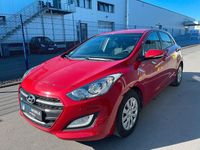 Gebraucht Hyundai i30 Trend 101 PS (74 kW) 2016 Rot Kleinwagen