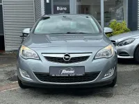 Gebraucht Opel Astra Edition 140 PS (102 kW) 2012 Silber Limousine