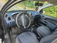 Gebraucht Ford Fiesta 60 PS (44 kW) 2005 Grau Kleinwagen