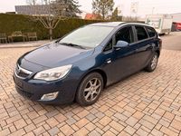 Gebraucht Opel Astra Design Edition 140 PS (102 kW) 2011 Blau Kombi