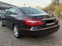 Gebraucht Mercedes E300 204 PS (150 kW) 2010 Braun Limousine