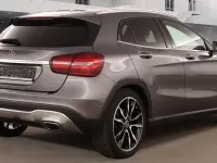 Gebraucht Mercedes GLA200 Urban 156 PS (114 kW) 2020 Grau SUV