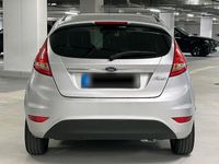 Gebraucht Ford Fiesta Titanium 97 PS (71 kW) 2009 Silber Kleinwagen
